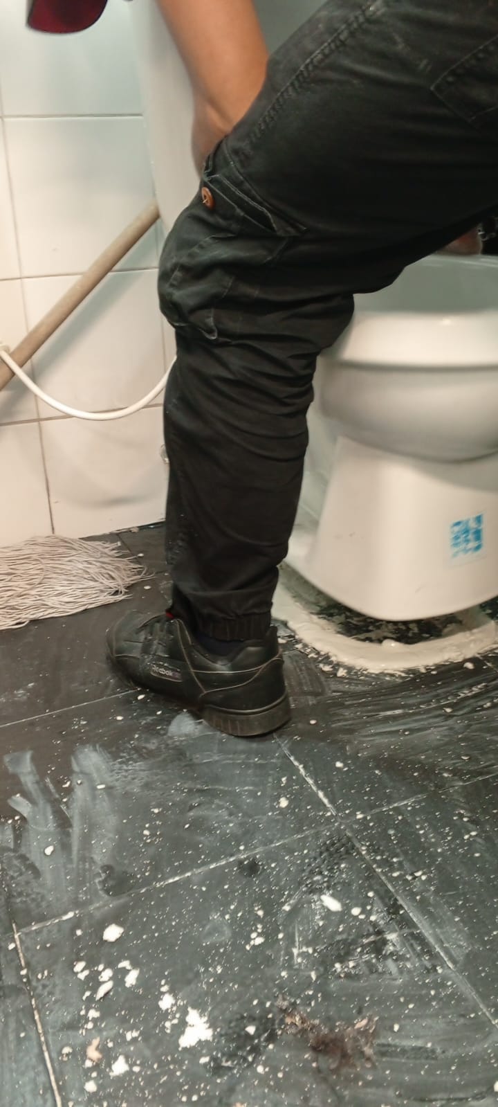 Cambio de conducto de cisterna sanitaria